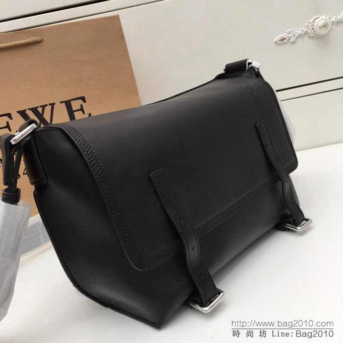 LOEWE羅意威 專櫃同步 經典百搭 明星同款 Military Messenger 信使包 0169 男女同款  jdl1028